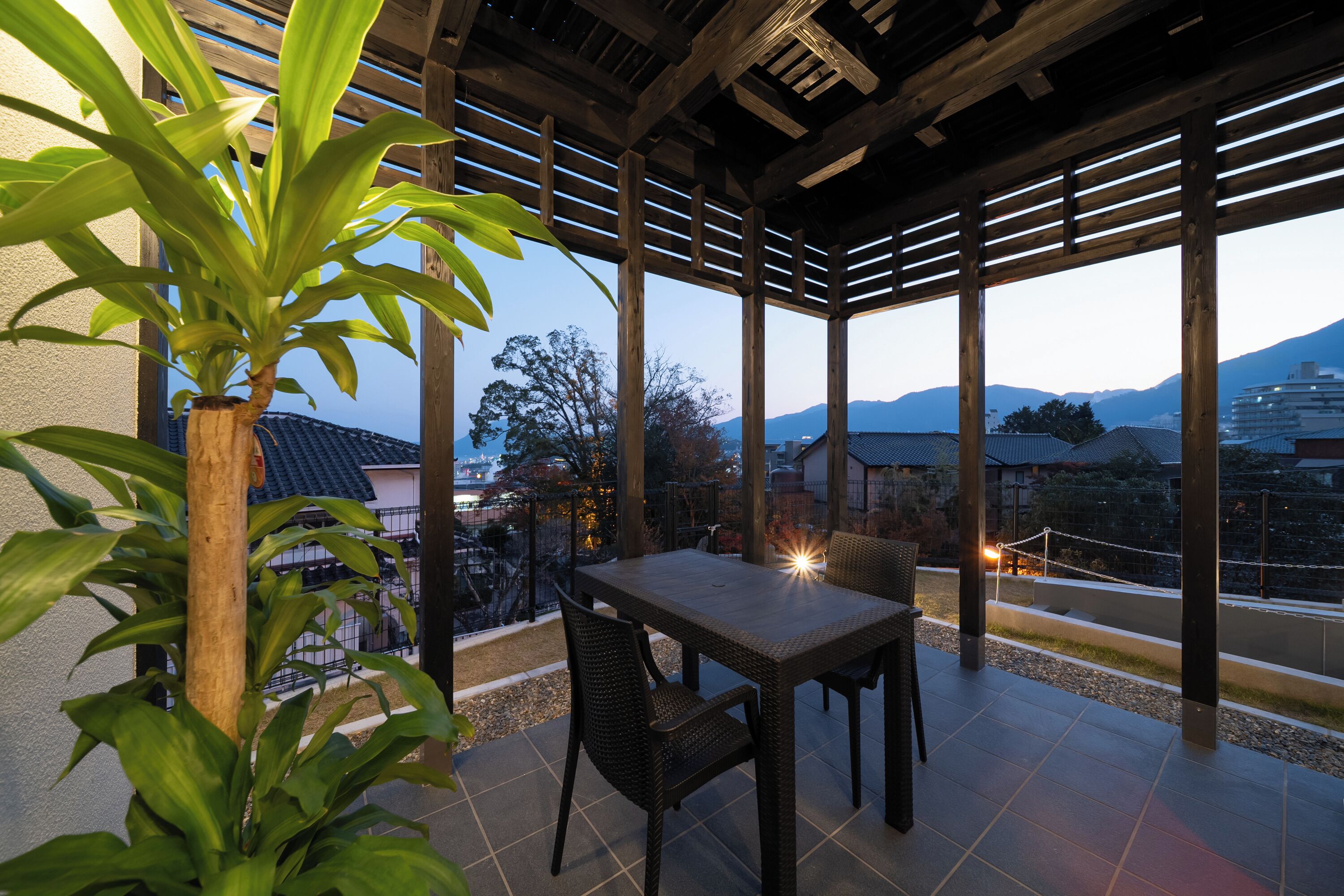 Biệt thự tiện nghi đơn giản, quang cảnh vịnh | Hiên