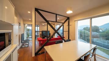 Vila conforto, vista para a baía | Opções para refeição no quarto