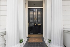 Exterior detail - Entire Chic Apartment in Hyde Park (London)