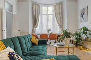 Living area - Entire Chic Apartment in Hyde Park (London)