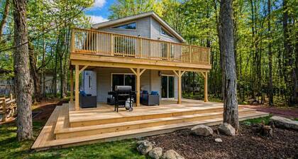 Adventure Peak Lodge • Luxe Game Room Getaway