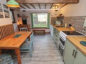 Dishwasher, cookware/dishes/utensils - 2 Strand Cottages (Carmarthen)