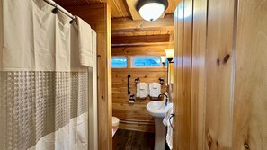 Shower, hair dryer, towels - Morning Glory - Moose River Cabin | Spacious Famil (Rockwood)