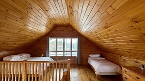 1 bedroom, free WiFi, bed sheets - Morning Glory - Moose River Cabin | Spacious Famil (Rockwood)