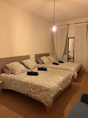 1 bedroom, iron/ironing board, free WiFi