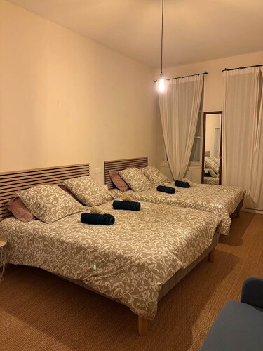 THE FAMILY ROOM