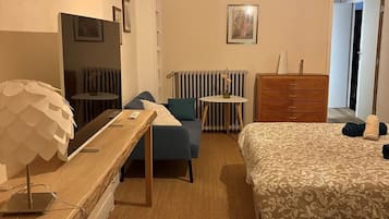 1 bedroom, iron/ironing board, free WiFi