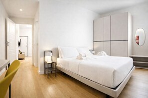 1 Schlafzimmer, Schreibtisch, Bügeleisen/Bügelbrett, Reisekinderbett