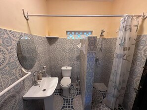 Towels, toilet paper - Kongo Dream Villa, a spacious 4-bedroom villa in Diani Beach with  ocean views (Kwale County)