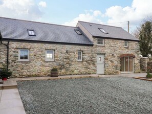 Exterior - Storws Tanrallt (Holyhead)