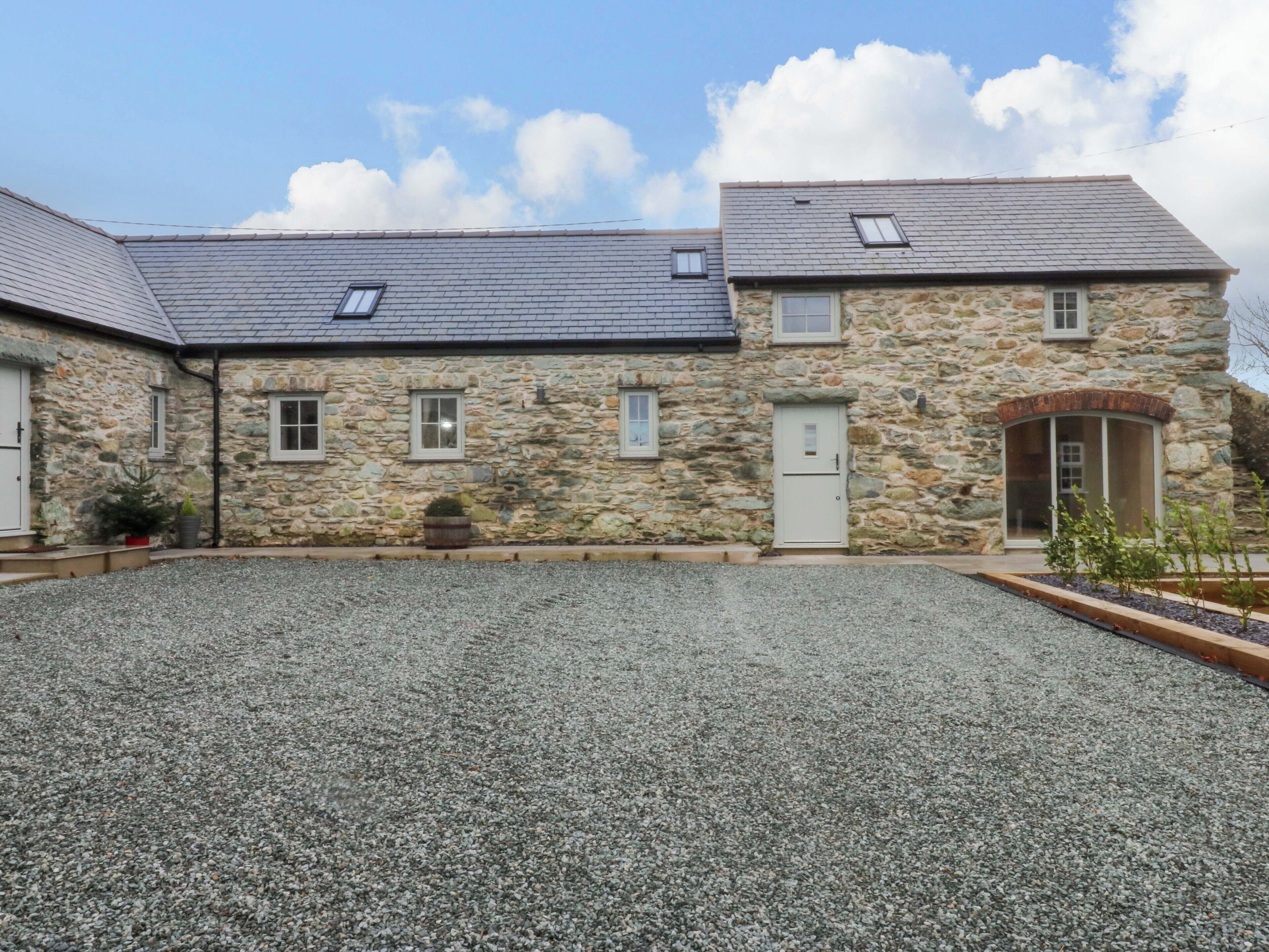 المنشأة من الخارج