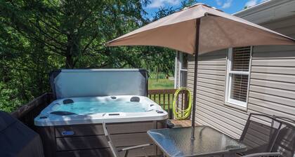 Cozy Sparta Getaway Near Indian Lakes, New Hot Tub!
