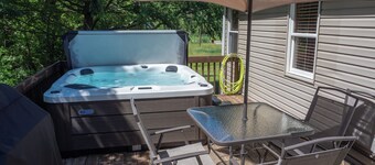 Cozy Sparta Getaway Near Indian Lakes, New Hot Tub!