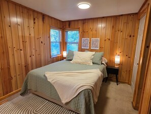 Travel cot, free WiFi, bed sheets - Cozy Sparta Getaway Near Indian Lakes, New Hot Tub! (Sparta)