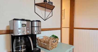 Cozy Sparta Getaway Near Indian Lakes, New Hot Tub!
