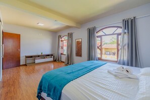 4 bedrooms - Casa com Piscina e Churrasqueira No Campeche (Florianópolis)