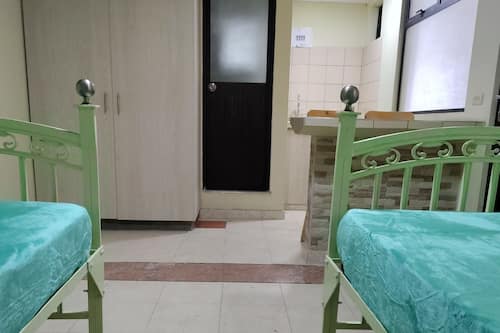 Standard Twin Room | Iron/ironing board, free WiFi
