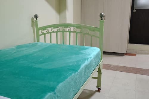 Standard Twin Room | Iron/ironing board, free WiFi