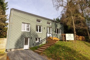 Exterior - Holiday Home in Dochamps With hot tub (Manhay)