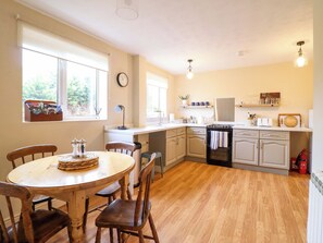 Dining - 2 Horseshoe Road (Montgomery)