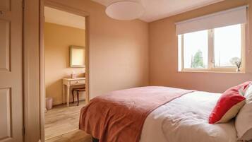 2 bedrooms, individually decorated, individually furnished, free WiFi