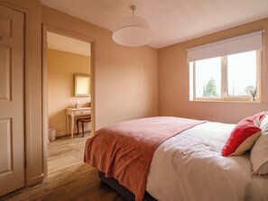 2 bedrooms, individually decorated, individually furnished, free WiFi - 2 Horseshoe Road (Montgomery)