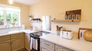 Cookware/dishes/utensils