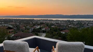 Comfort-Villa, Seeblick | Terrasse/Patio