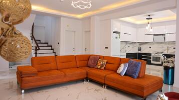 Comfort Villa, Lake View | Living area