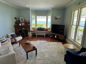 TV, fireplace - Spacious 6-bedroom house on Cayuga Lake in the heart of the Finger Lakes! (Ovid)
