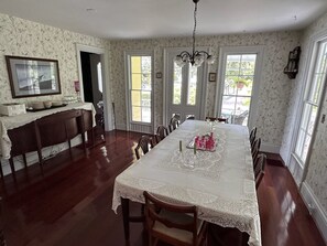 Dining - Spacious 6-bedroom house on Cayuga Lake in the heart of the Finger Lakes! (Ovid)