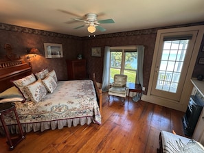 6 bedrooms, iron/ironing board, free WiFi, bed sheets - Spacious 6-bedroom house on Cayuga Lake in the heart of the Finger Lakes! (Ovid)