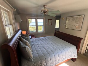 6 bedrooms, iron/ironing board, free WiFi, bed sheets - Spacious 6-bedroom house on Cayuga Lake in the heart of the Finger Lakes! (Ovid)