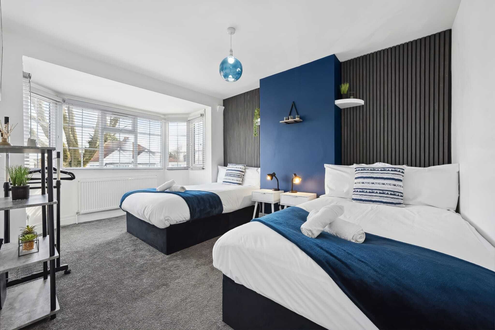 7 habitaciones, tabla de planchar con plancha, wifi y ropa de cama 