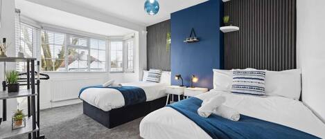 7 habitaciones, tabla de planchar con plancha, wifi y ropa de cama