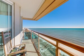 Property grounds - Oceanfront condo with private balcony, pool, hot tub & direct beach access (North Myrtle Beach)