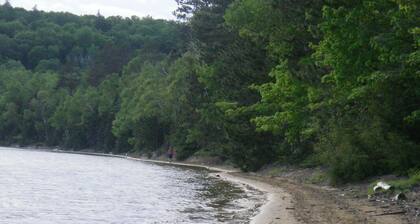 The Luxury Rose Jacuzzi Suite One Block to downtown
