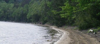 The Luxury Rose Jacuzzi Suite One Block to downtown