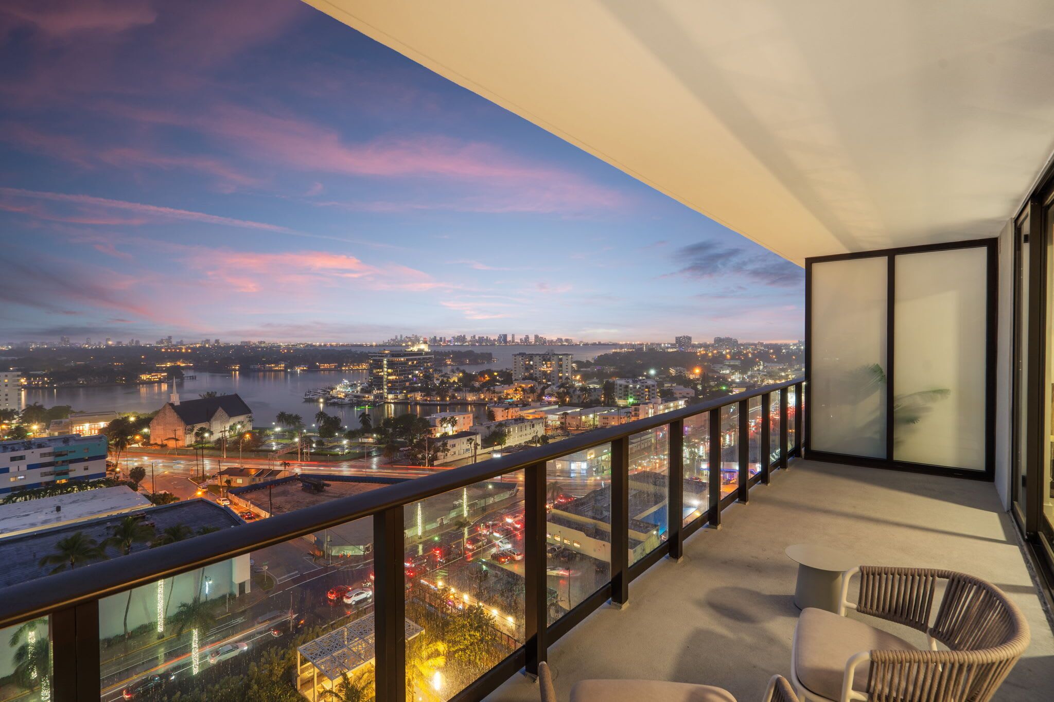 المنطقة المحيطة بالمنشأة