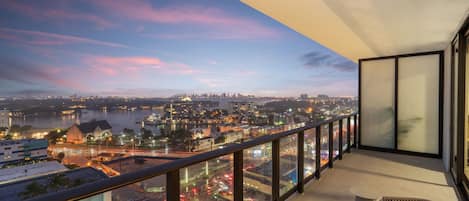 المنطقة المحيطة بالمنشأة