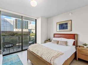 Iron/ironing board, WiFi, bed sheets - Chic Studio | FIFA Fan Fest & Skyline Pool (Miami)