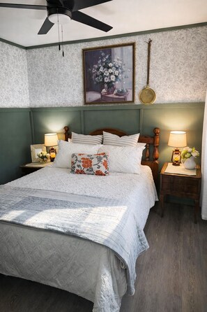 1 dormitorio, tabla de planchar con plancha, wifi y ropa de cama