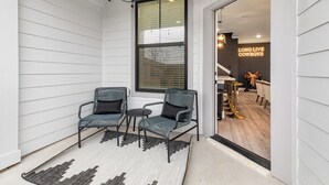 Terrace/patio - Modern 4BR Ensuite Townhome Near Texas A&M (College Station)