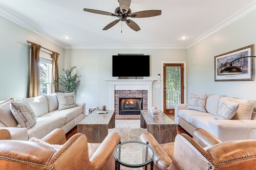 Summerville Historic Bungalow w/ Hot Tub