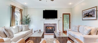 Summerville Historic Bungalow w/ Hot Tub