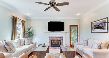 Summerville Historic Bungalow w/ Hot Tub