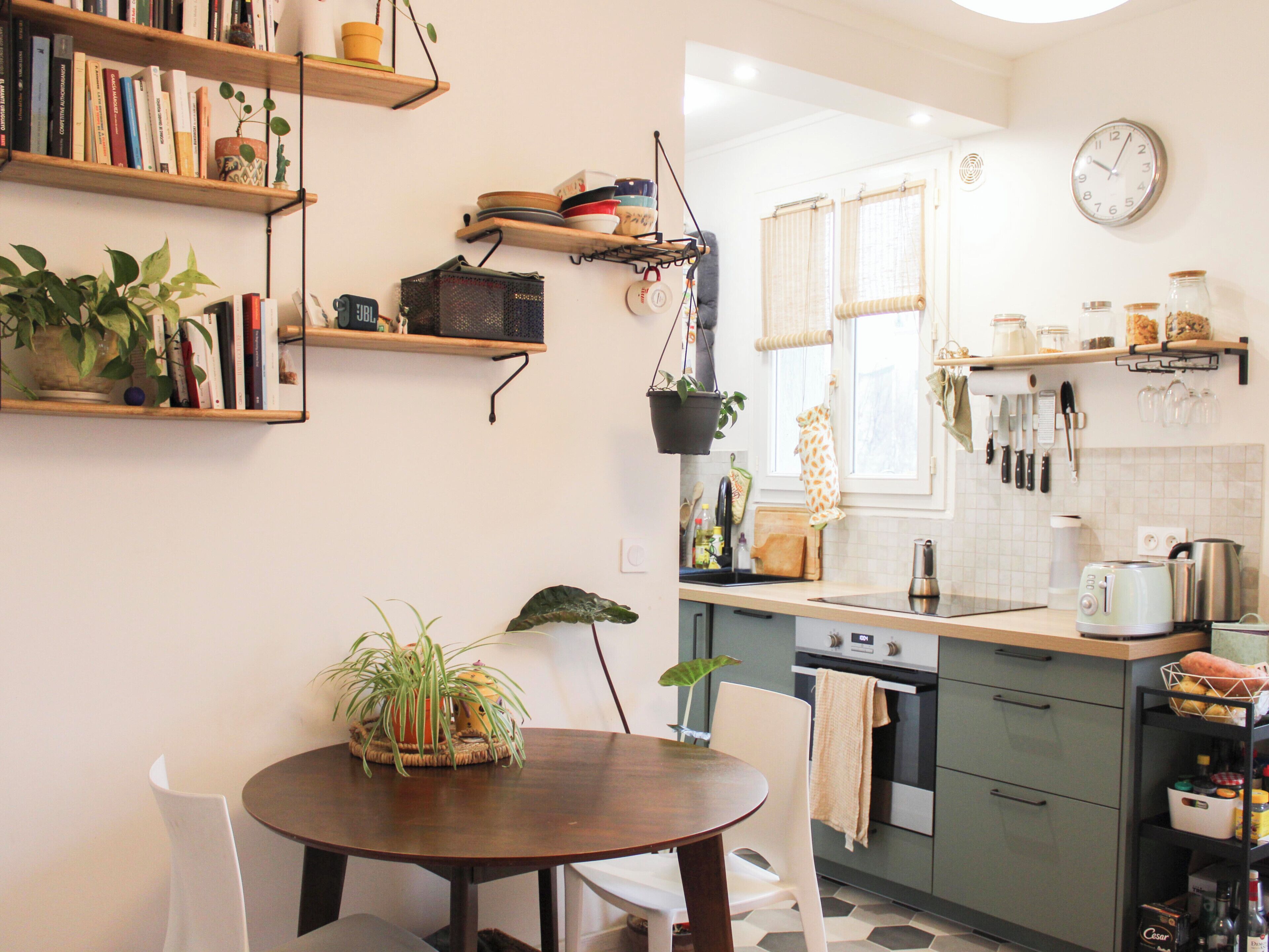 Kjøleskap, ovn, oppvaskmaskin og kaffetrakter/tekoker