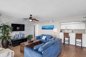 TV - Oceanfront Views - Relax, Unwind & Enjoy With Free Beach Chair Service (Panama City Beach)