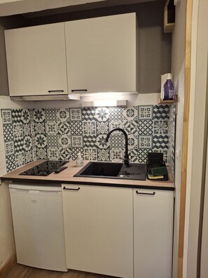 Private kitchen - Alpine Nook in the Heart of Allos (Allos)