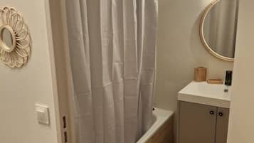 Apartment | Bilik Mandi